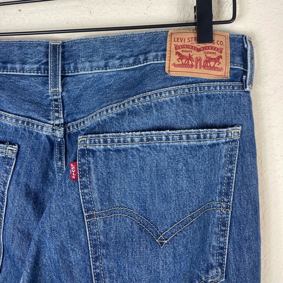 Levi’s Low Pro Straight Distressed Busted Knee Jeans Womens Size 32 Dark Wash - Picture 5 of 8